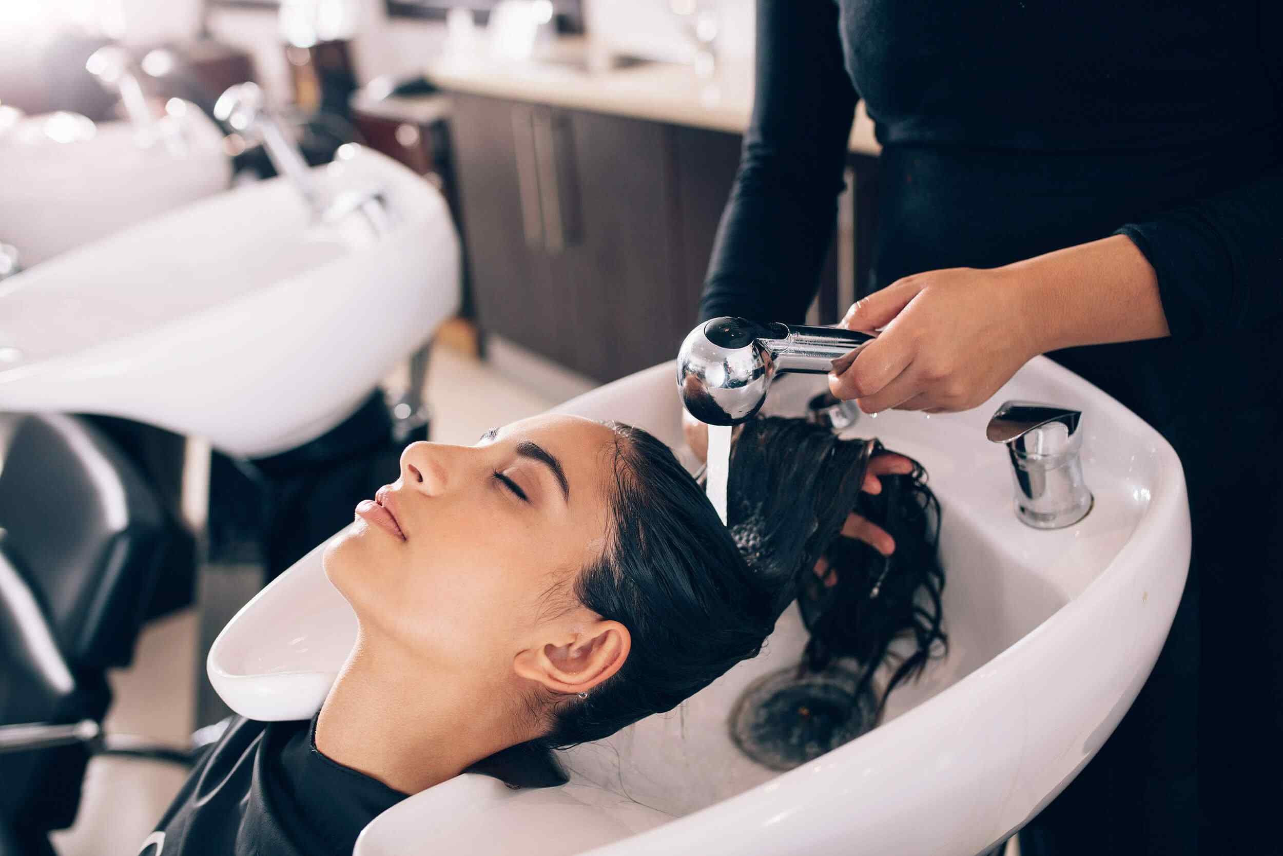 https://kalilae.fr/wp-content/uploads/2018/10/hairdresser-facials.jpg